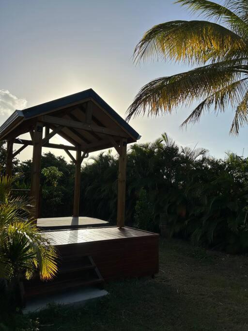 Bungalow Avec Jacuzzi Privatif Villa Sainte-Rose Exterior foto
